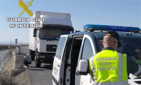 La Guardia Civil Intercepta A Un Camionero Que Conducía Bajo Los