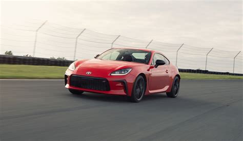 Toyota 86 Vs Supra How They Compare And Why You Shouldnt Really Do It