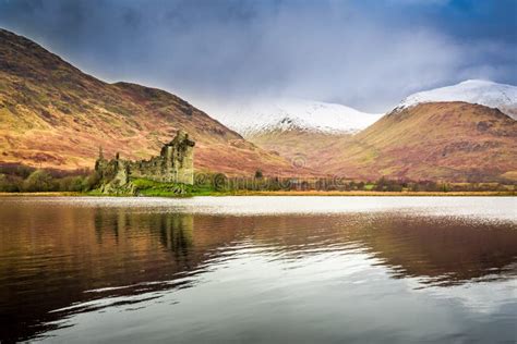 Kilchurn Castle in Winter stock image. Image of mirror - 38155549