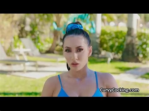 Nena En Bikini Con Curvas En Una Gran Polla Al Aire Libre XVIDEOS