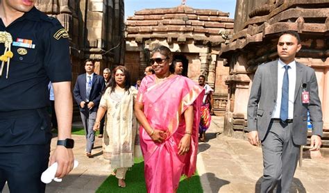 President Draupadi Murmu Visits Lingaraj Temple In Bhubaneswar Kalingatv