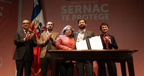 Presidente Gabriel Boric Firma Proyecto De Ley Que Dotar Al Sernac De