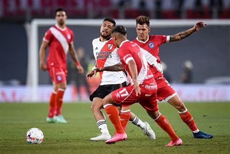 River Plate Prensa Argentina Le Pone Un 75 A Paulo Díaz El Chileno