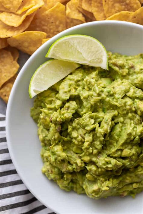 Super Easy 4 Ingredient Guacamole Fox And Briar