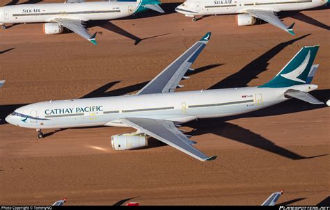 B Lad Cathay Pacific Airbus A Photo By Tommyng Id