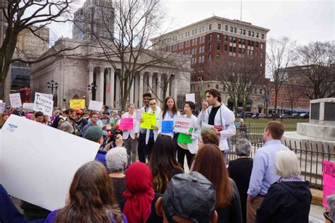 Ct Residents Politicians Decry Aca Repeal Yale Daily News