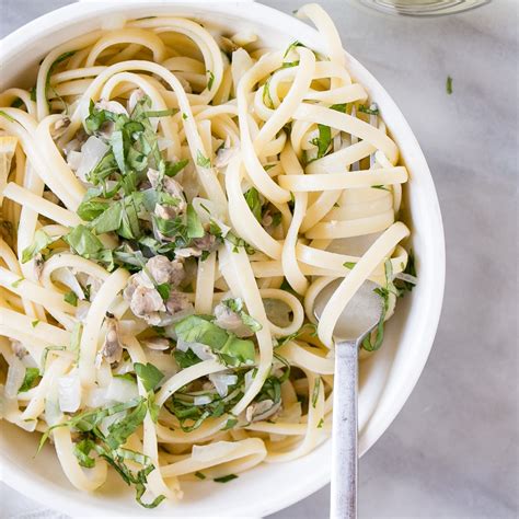 Linguine with Clam Sauce Recipe - My Kitchen Love