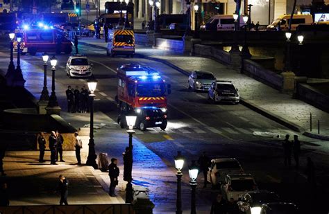 Francia La Policía francesa abate a un hombre armado en el centro de