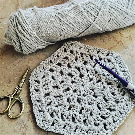 How To Crochet The Granny Hexagon