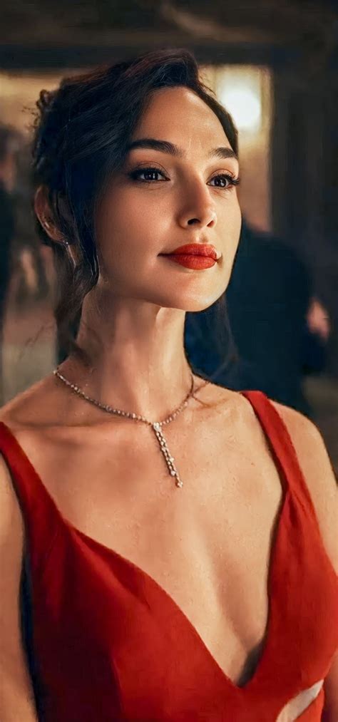 Gal Gadot Red Notice Gal Gardot Gal Gadot Photos Gal Gadot Wonder Woman