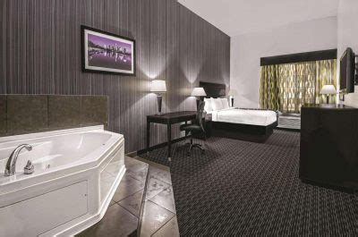 Texas Hotels with Jacuzzi in Room ️ Romantic Getaway 2023