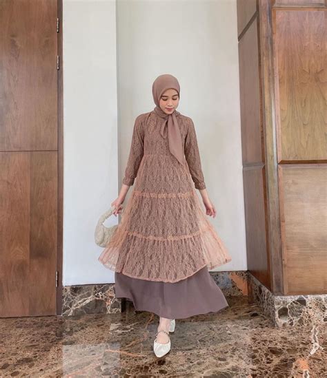 10 Inspirasi Model Gaun Bridesmaid Hijab Ala Selebgram Vina