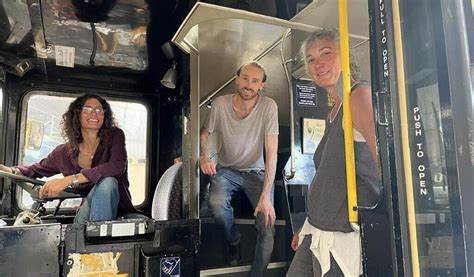 Un bus anglais au cœur des vignes ce week end à Riantec Cinéma Le