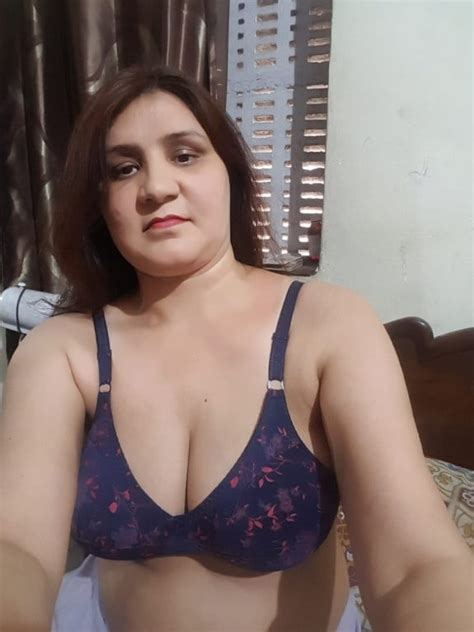 Indian Most Beautiful Milf Komola Bhabhi Viral Nude Pic Leaked Pic Must Watch Desi Pics