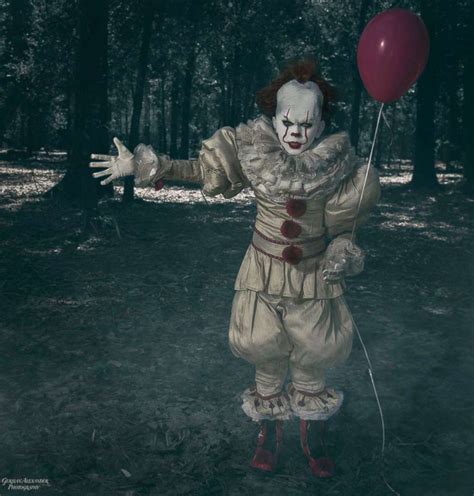 10-year-old poses as Pennywise in incredibly creepy photos for Halloween - ABC News