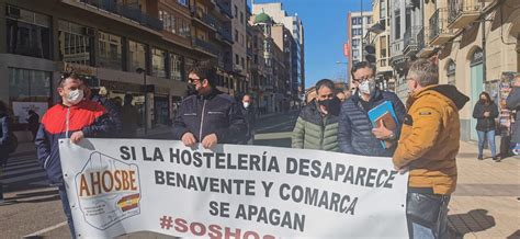 La Hostelería Zamorana Rompe Sus Platos Y Corta El Tráfico En Protesta Por Las Graves Pérdidas