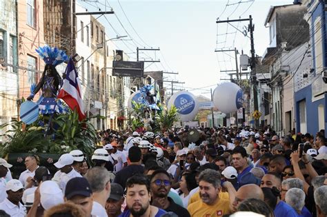 De Julho Soteropolitanos E Turistas Celebram A Luta Pela