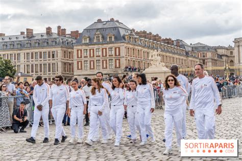 Jo Paris 2024 Le Relais Et Les Porteurs De La Flamme Dans Les