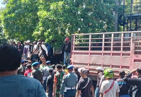 Eksekusi Gedung Di Kenjeran Surabaya Dilawan Ratusan Massa Radar Surabaya