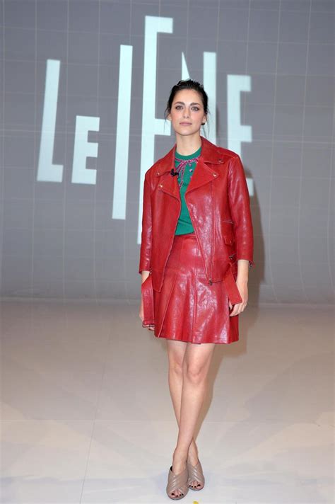 Miriam Leone Minigonna In Pelle Rossa E Gambe In Vista Foto Ladyblitz