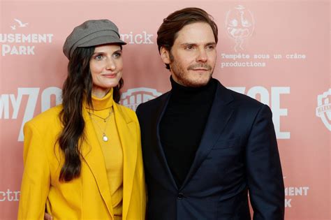 'Alienist' Star Daniel Brühl's Wife Is a Psychotherapist — inside His ...