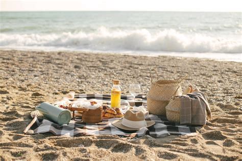 Best tips for a picnic at the beach - Mayan Monkey News