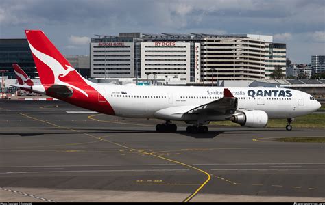 VH EBF Qantas Airbus A330 202 Photo By TommyNG ID 1361825