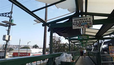 Da Os En El Puente Peatonal Frente Al Colegio De Mayo