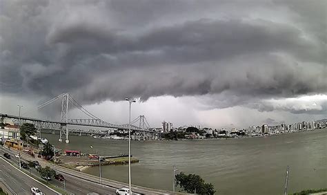 Nova frente fria deixa parte da Região Sul do país em alerta Clima ao