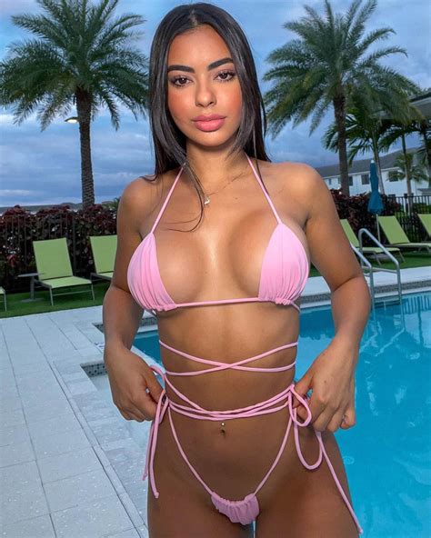 TOP Brunette Cassandra From Dubai Who Can Be Invited To A Bachelor Party