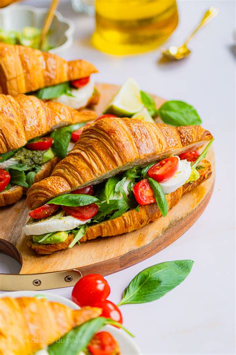 Croissants salés tomate pesto mozzarella Aux délices du palais