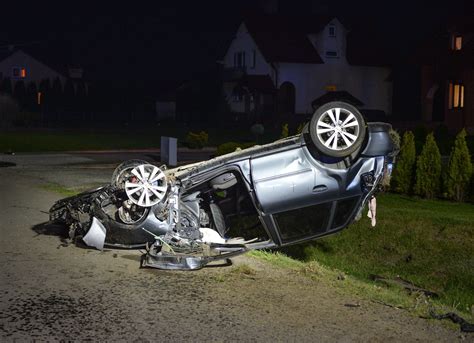 Wypadek W Zad Browiu Ko O Przemy La Dachowa Kierowca Audi A Zdj Cia