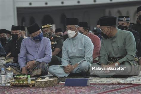 Agong Raja Permaisuri Berkenan Solat Aidilfitri Bersama Rakyat