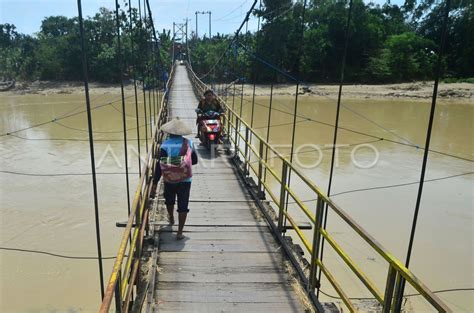 Jembatan Gantung Alternatif Antara Foto