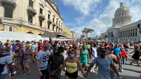 Abajo la dictadura histórico levantamiento popular en Cuba contra