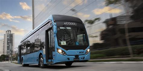 Ônibus elétrico Mercedes Benz é apresentado ao público no maior evento