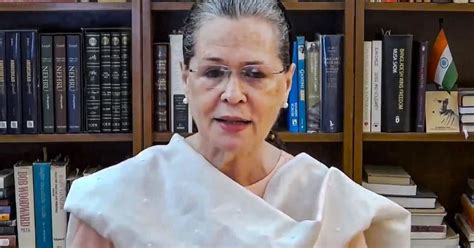 Sonia Gandhi Rahul Return From Abroad After Her Medical Check Up