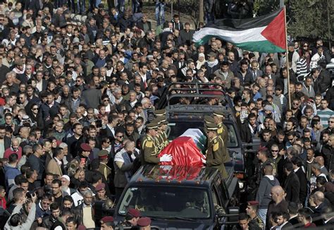 Cisgiordania Nuovi Scontri A Hebron Migliaia Ai Funerali Del Ministro