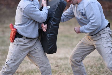 How To Please Any Person: Secrets of The FBI Special Agent - The Cop Cart