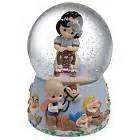 Disney Snowglobes Collectors Guide Snow White Precious Moments Snowglobe