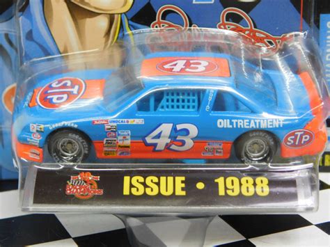 RICHARD PETTY 43 STP 1994 5 DECADES OF PETTY 1 64 RACING CHAMPIONS