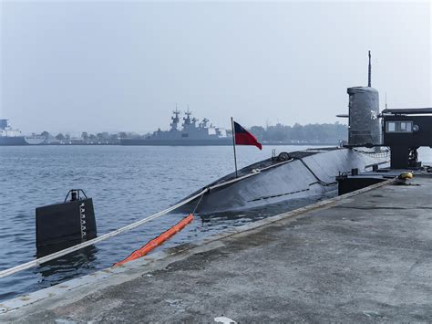 海虎潛艦落水意外持續搜救3官兵 海軍：安全扣環鬆脫導致