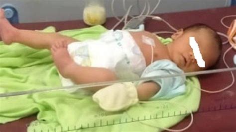 Menyedihkan Bayi Usia 15 Hari Ditemukan Dalam Kardus Dengan Tubuh