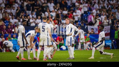 GELSENKIRCHEN L R Cole Palmer Of England Bukayo Saka Of England