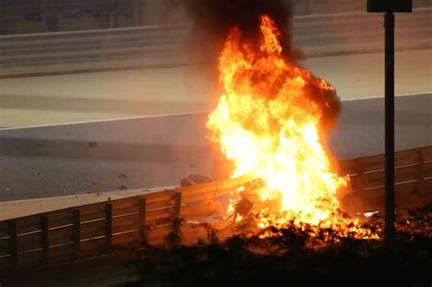 Romain Grosjean Sofre Forte Acidente Carro Pega Fogo E GP Do Bahrein