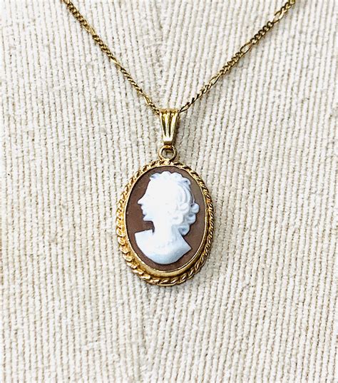 Lovely Vintage 9ct Yellow Gold Cameo Pendant Hallmarked Birmingham 1967