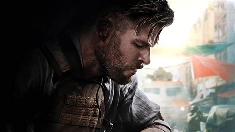 Download Chris Hemsworth in the Action Thriller 'Extraction' Wallpaper ...