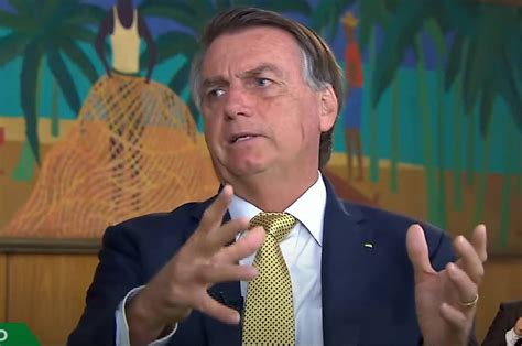 Bolsonaro ameaça recuo em aumento a polícias por grita de servidores