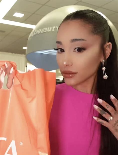 Pin De Jewels Em Ariana Grande Pequenas Grandes Mulheres