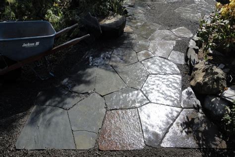 8 Flagstone And Slate Walkway Ideas